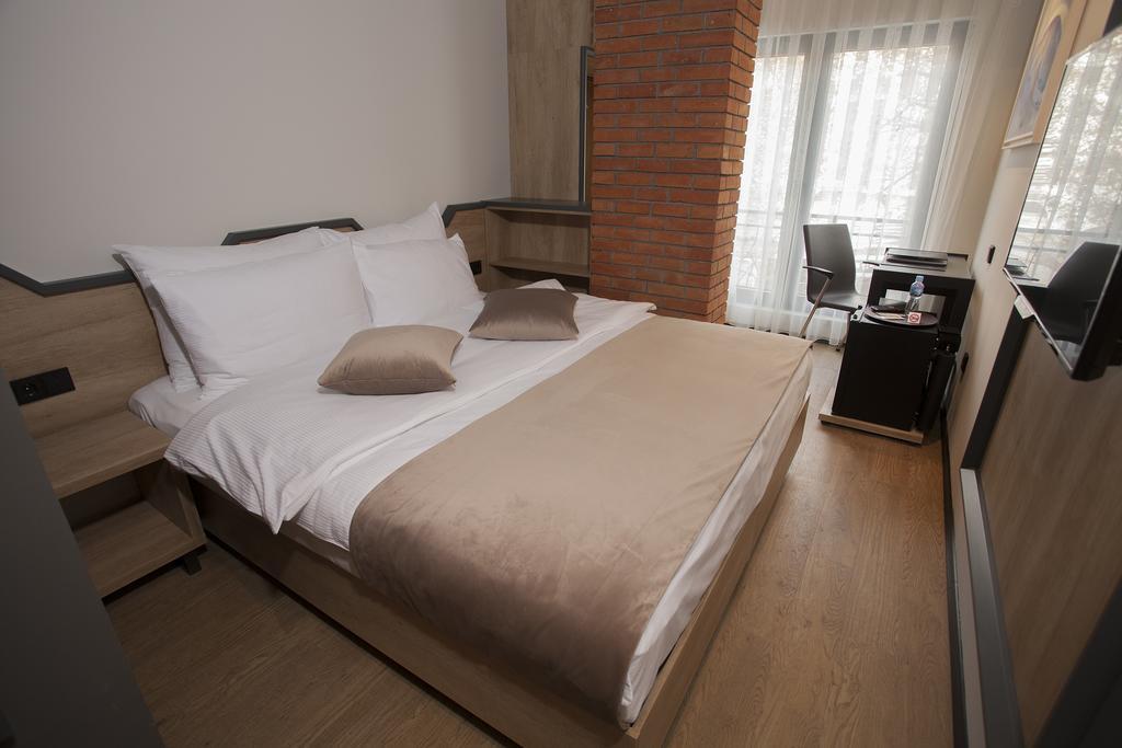 Solun'S Riverside Rooms Skopje Esterno foto